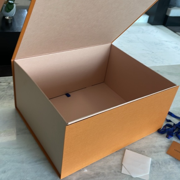 Louis Vuitton Large Box & ribbon bundle - Picture 2 of 2